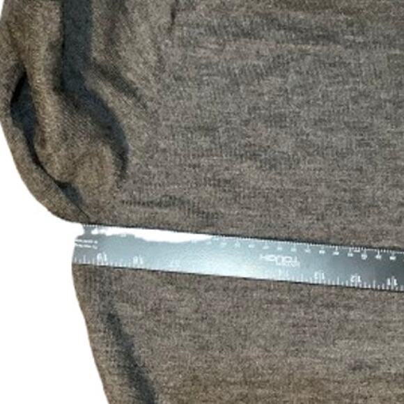 Qi New York Men's Grey 100% Wool Sweater - Size L - Minimalist, Cozy, Preppy - Picture 6 of 6